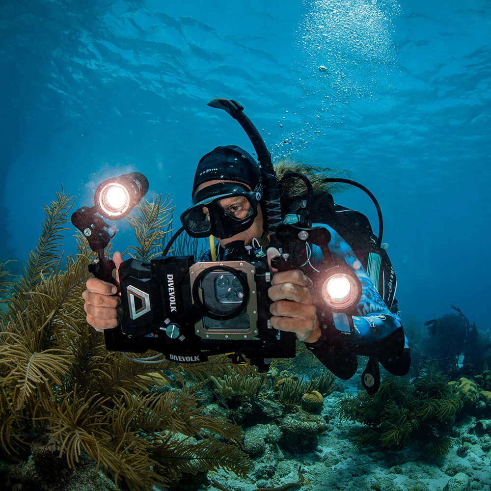 DIVEVOLK SeaTouch 4 Max Plus Deep Dive Kit with dual light for iPhone and most Android smartphone, dive housing, waterproof phone case - Image 5