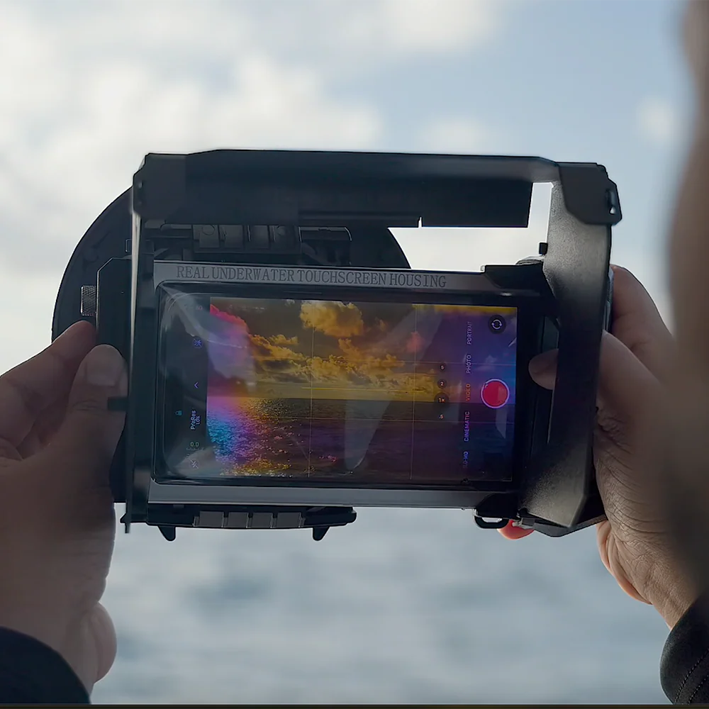 DIVEVOLK Foldable Screen Hood to shield the screen from strong sunlight for SeaTouch 4 Max underwater housing - Image 6