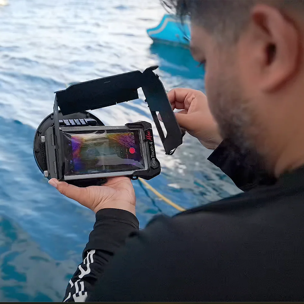 DIVEVOLK Foldable Screen Hood to shield the screen from strong sunlight for SeaTouch 4 Max underwater housing - Image 7