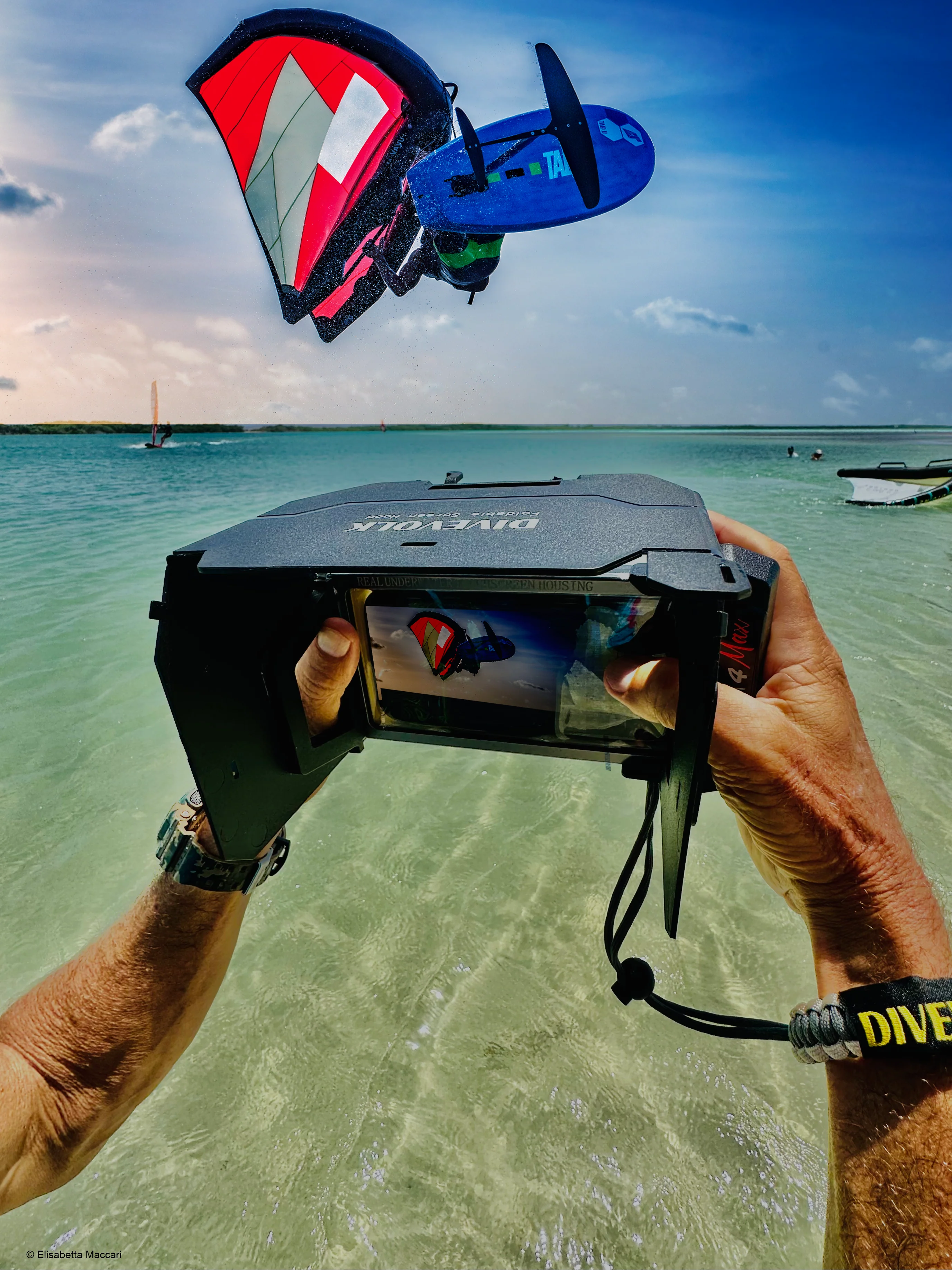 DIVEVOLK Foldable Screen Hood to shield the screen from strong sunlight for SeaTouch 4 Max underwater housing - Image 8